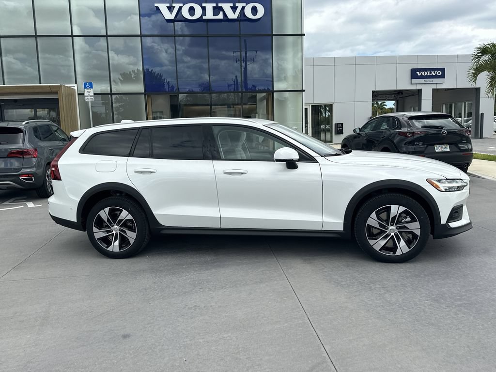 New 2026 Volvo V60 B5 Cross Country Plus w/ Protection Package Premier AWD/4WD image 5