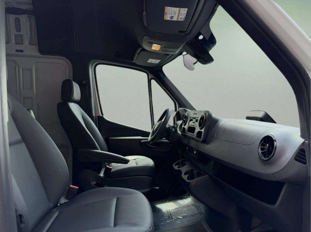Used 2025 Mercedes-Benz Sprinter 2500 image 20