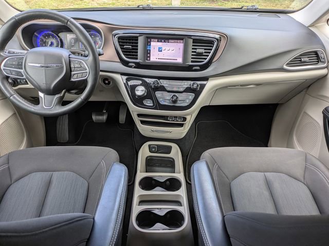 Used 2023 Chrysler Voyager LX image 20