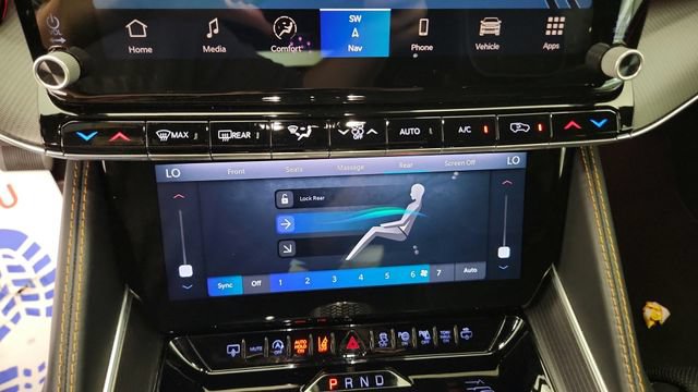 Used 2024 Jeep Grand Wagoneer Series III w/ Rear Seat Video Group 1 AWD/4WD image 20