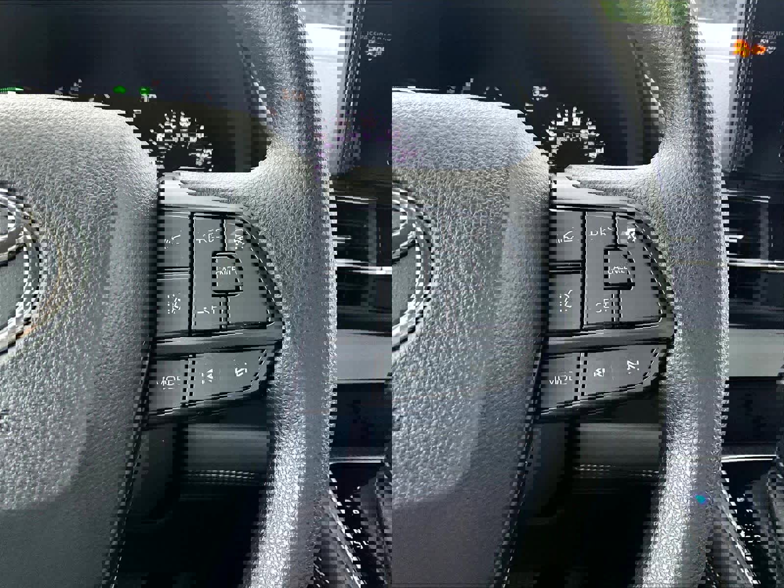 Used 2025 Toyota Sienna LE image 25