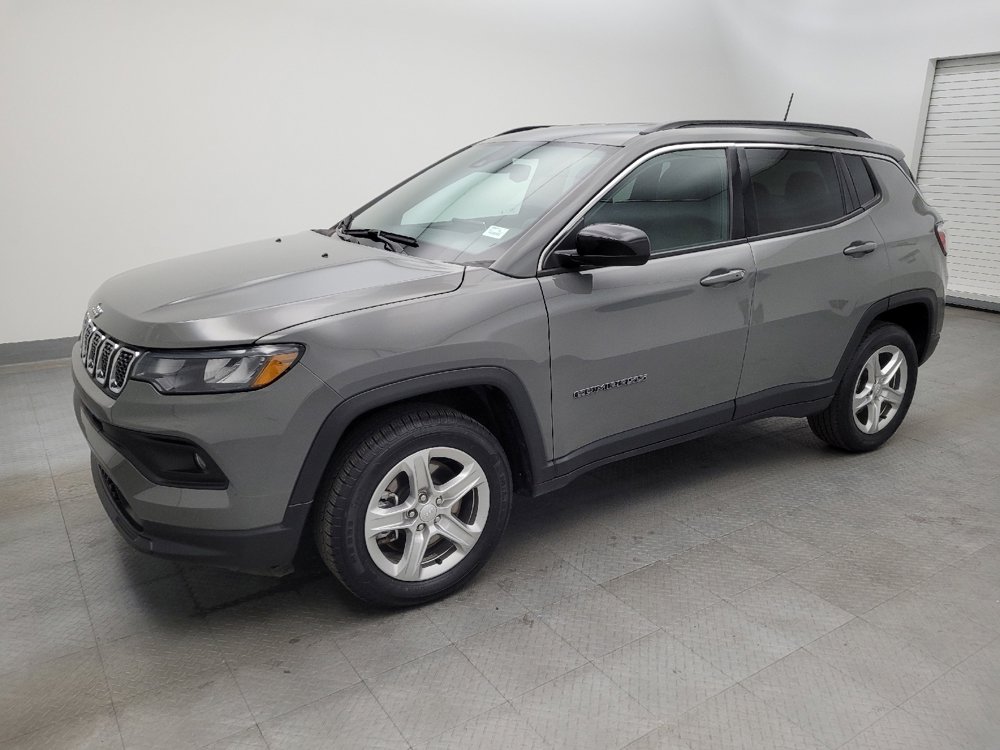 Used 2024 Jeep Compass Latitude image 2