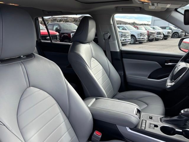 Used 2022 Toyota Highlander XLE image 26