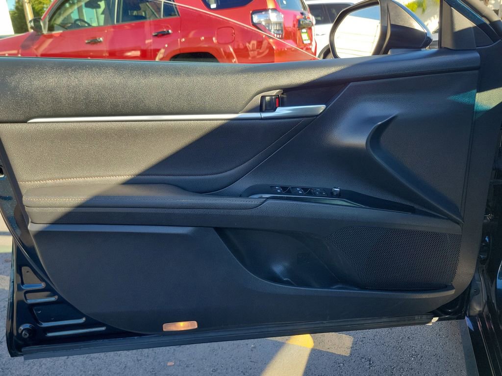 Used 2018 Toyota Camry XLE image 19