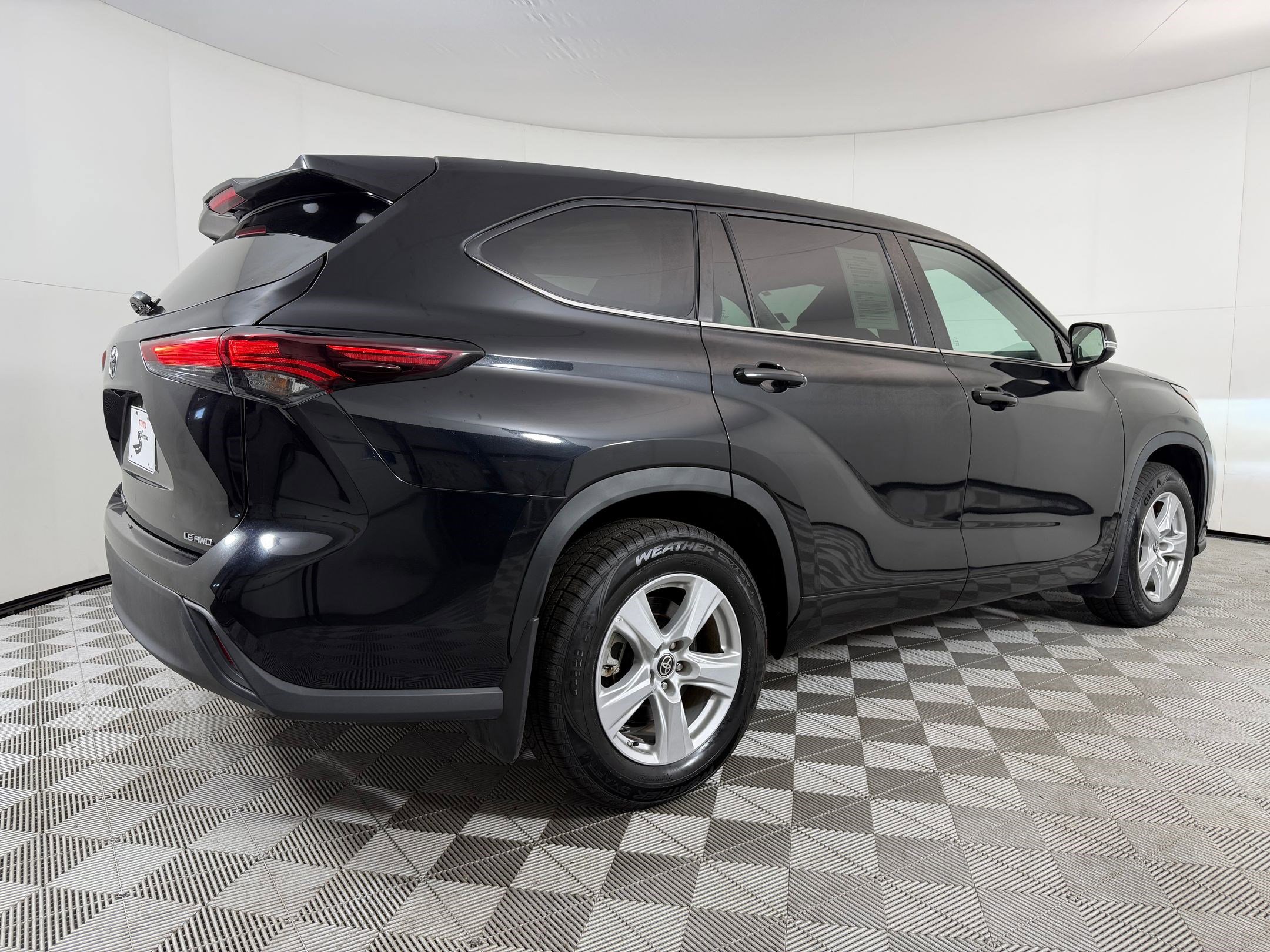 Certified 2024 Toyota Highlander LE image 8