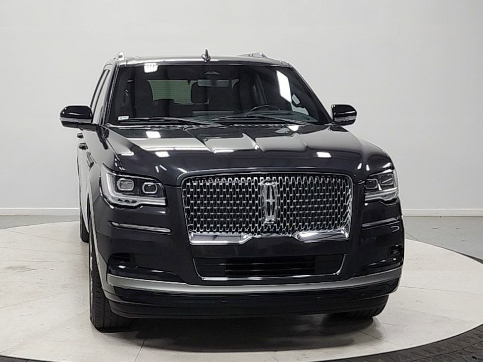 Used 2023 Lincoln Navigator Reserve image 2