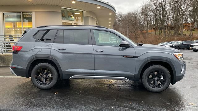 New 2026 Volkswagen Atlas Peak Edition image 4
