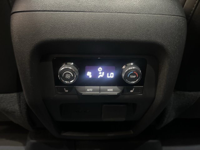 Used 2025 Chevrolet Traverse RS w/ LPO, Roadside Safety Package FWD image 21