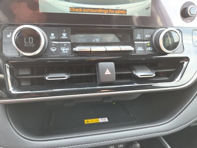 Used 2023 Toyota Highlander XLE AWD/4WD image 18