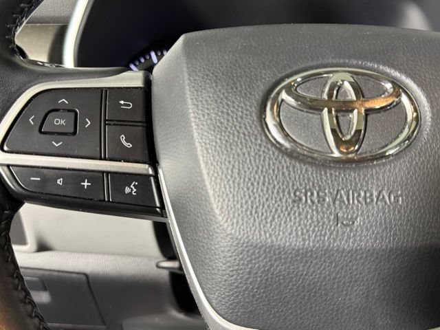 Used 2022 Toyota Highlander XLE FWD image 28