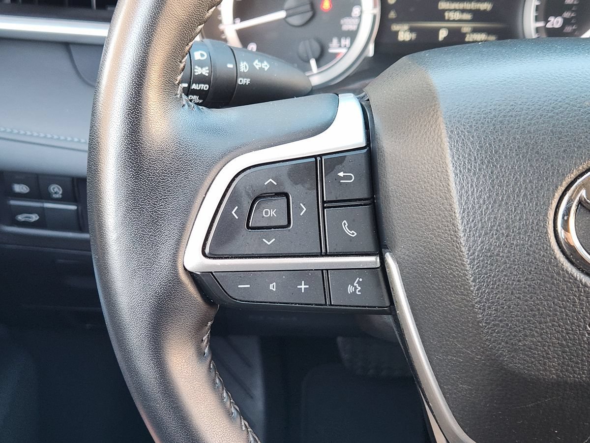 Used 2024 Toyota Highlander XLE FWD image 49