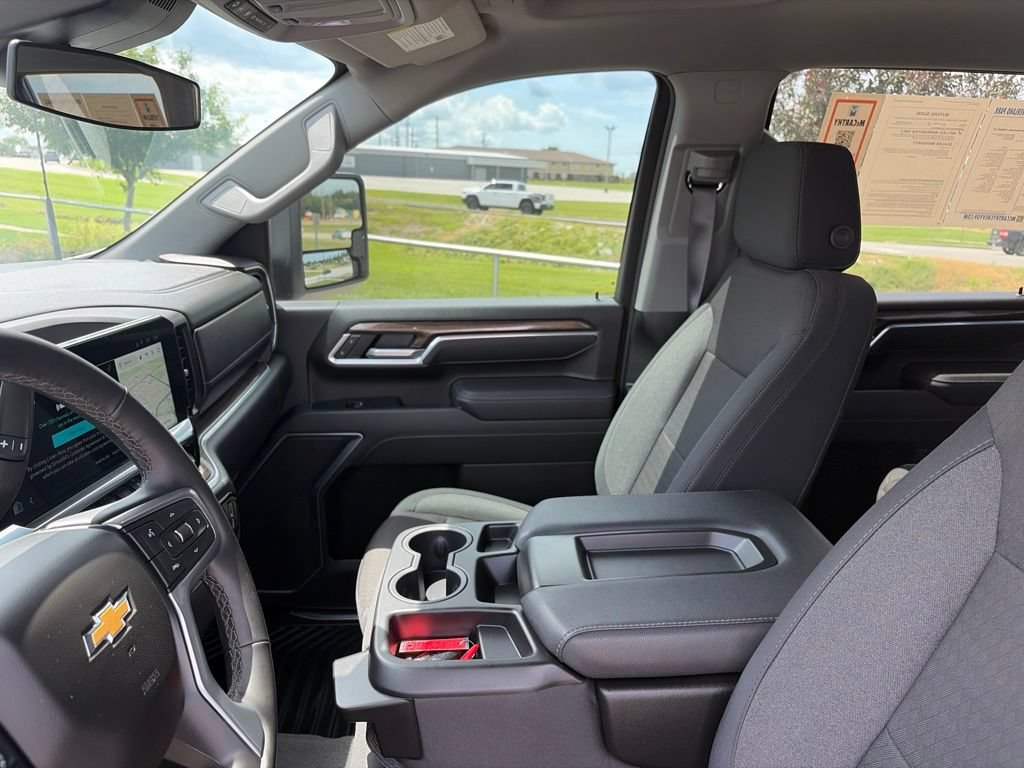 Used 2025 Chevrolet Silverado 2500 LT w/ Convenience Package AWD/4WD image 50