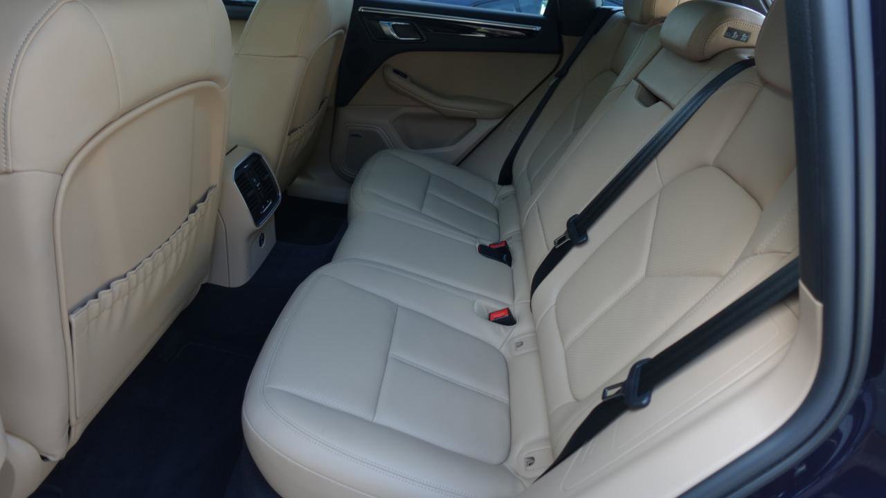 Used 2022 Porsche Macan w/ Premium Package AWD/4WD image 12