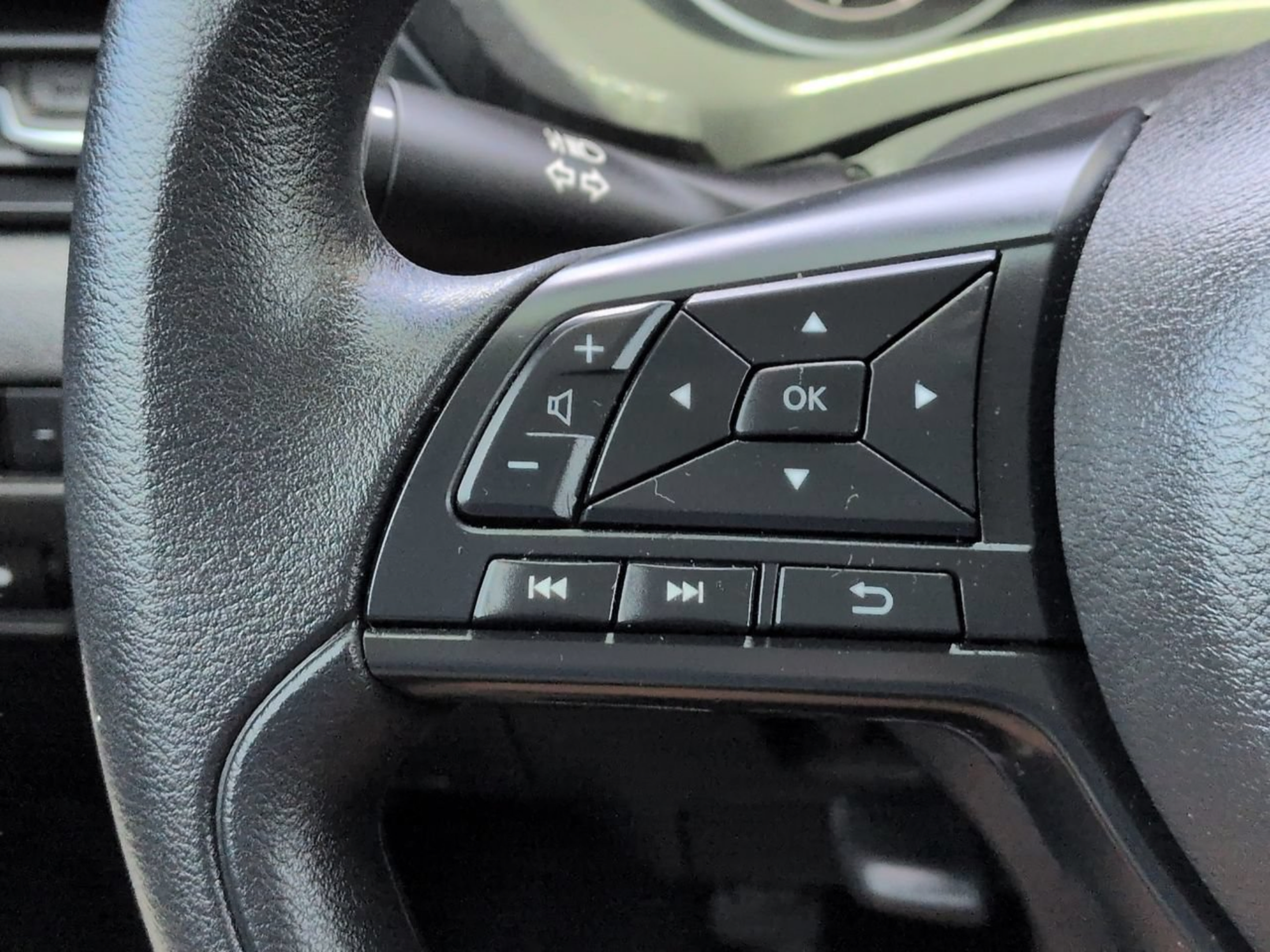 Used 2025 Nissan Sentra S FWD image 27