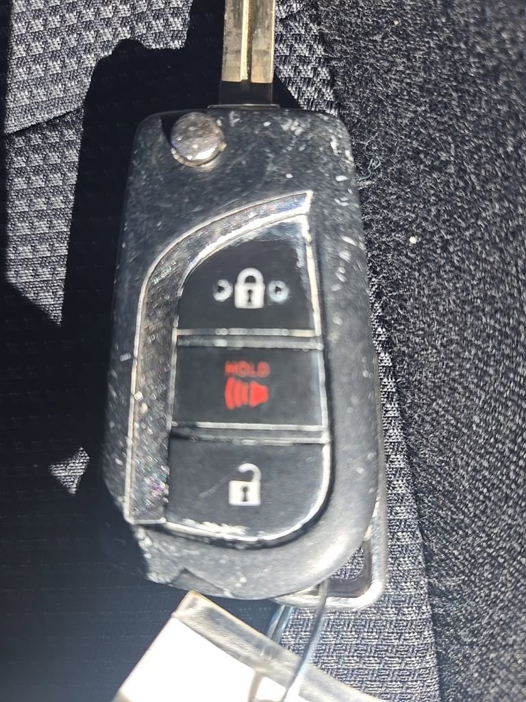 Used 2019 Toyota RAV4 LE image 32