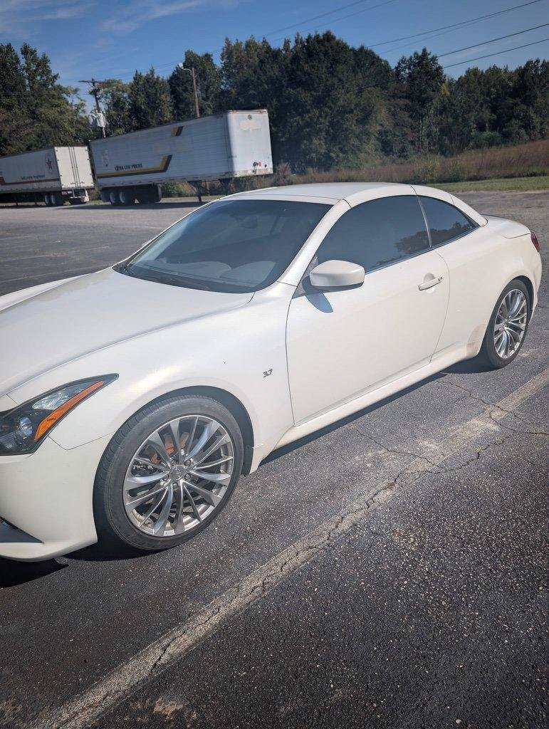 Used 2015 INFINITI Q60 Convertible w/ Premium Package RWD image 1