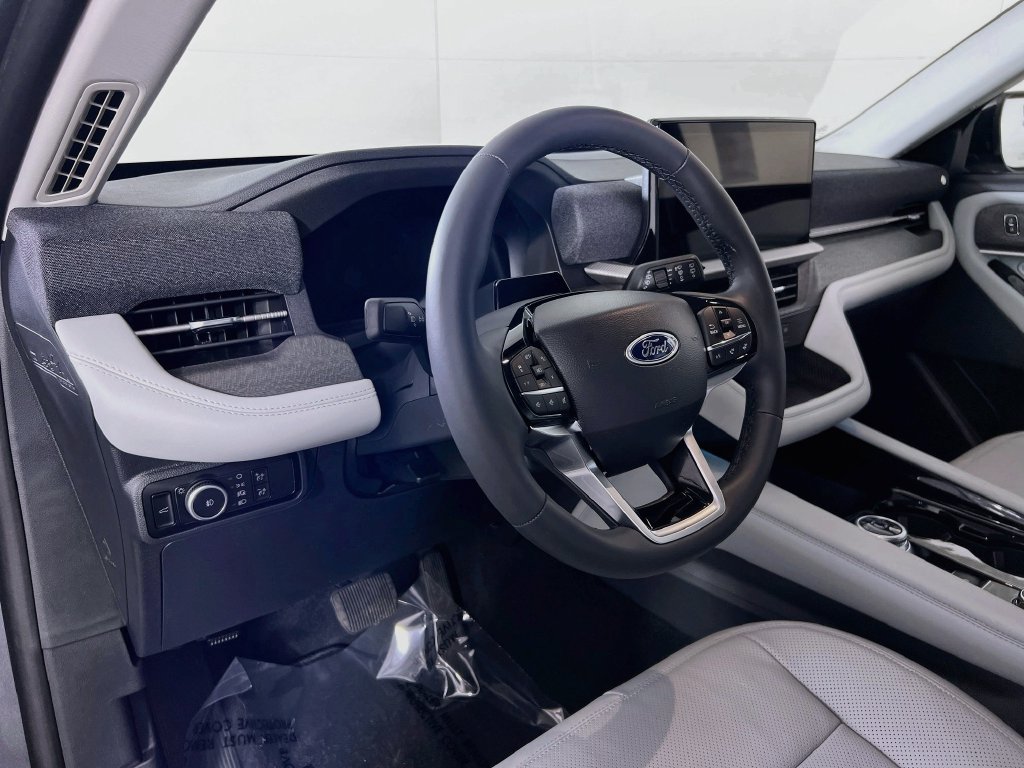New 2026 Ford Explorer Platinum w/ LUX Leather Package AWD/4WD image 2