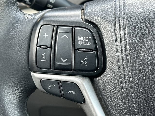 Used 2019 Toyota Sienna XLE w/ XLE Navigation Package FWD image 18