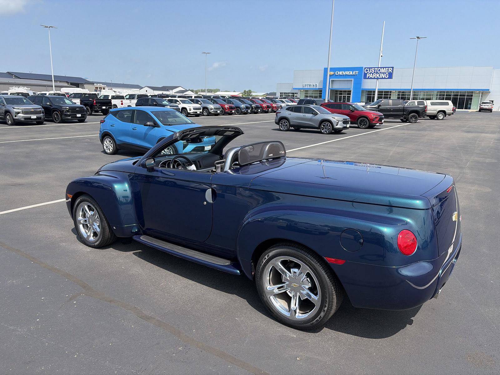 Used 2006 Chevrolet SSR w/ Preferred Equipment Group RWD image 22
