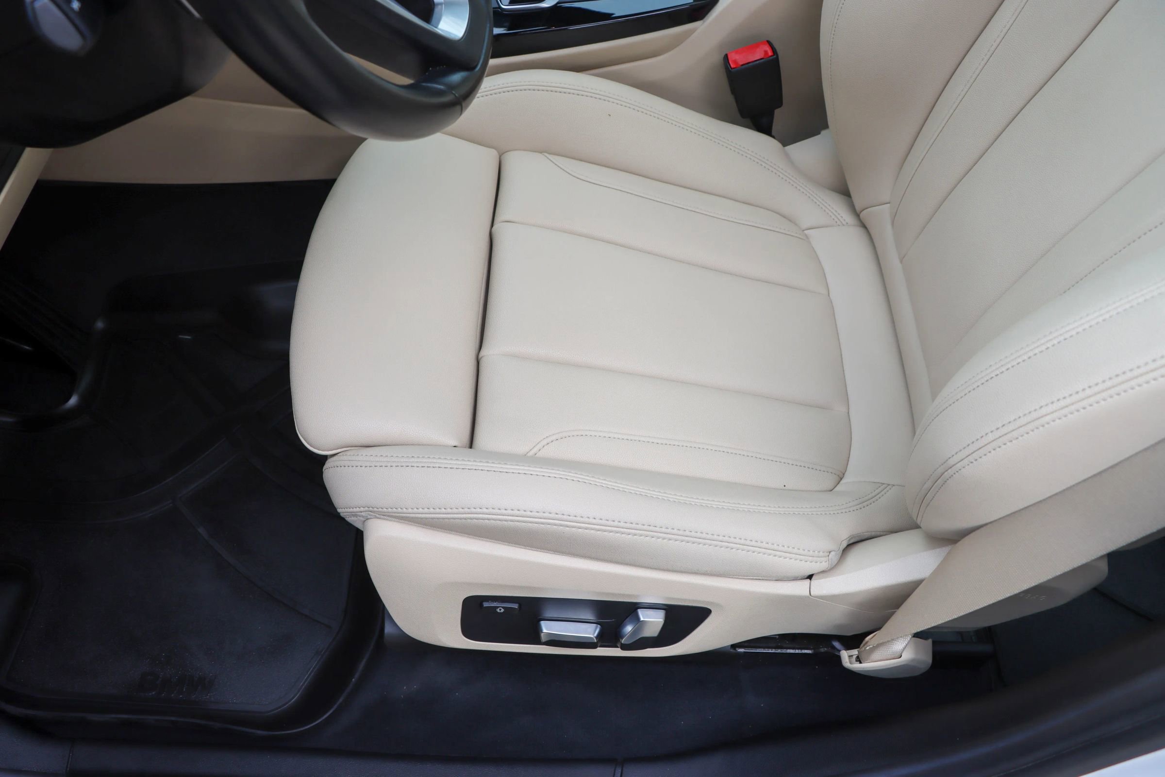 Used 2019 BMW X3 xDrive30i w/ Driving Assistance Package image 16