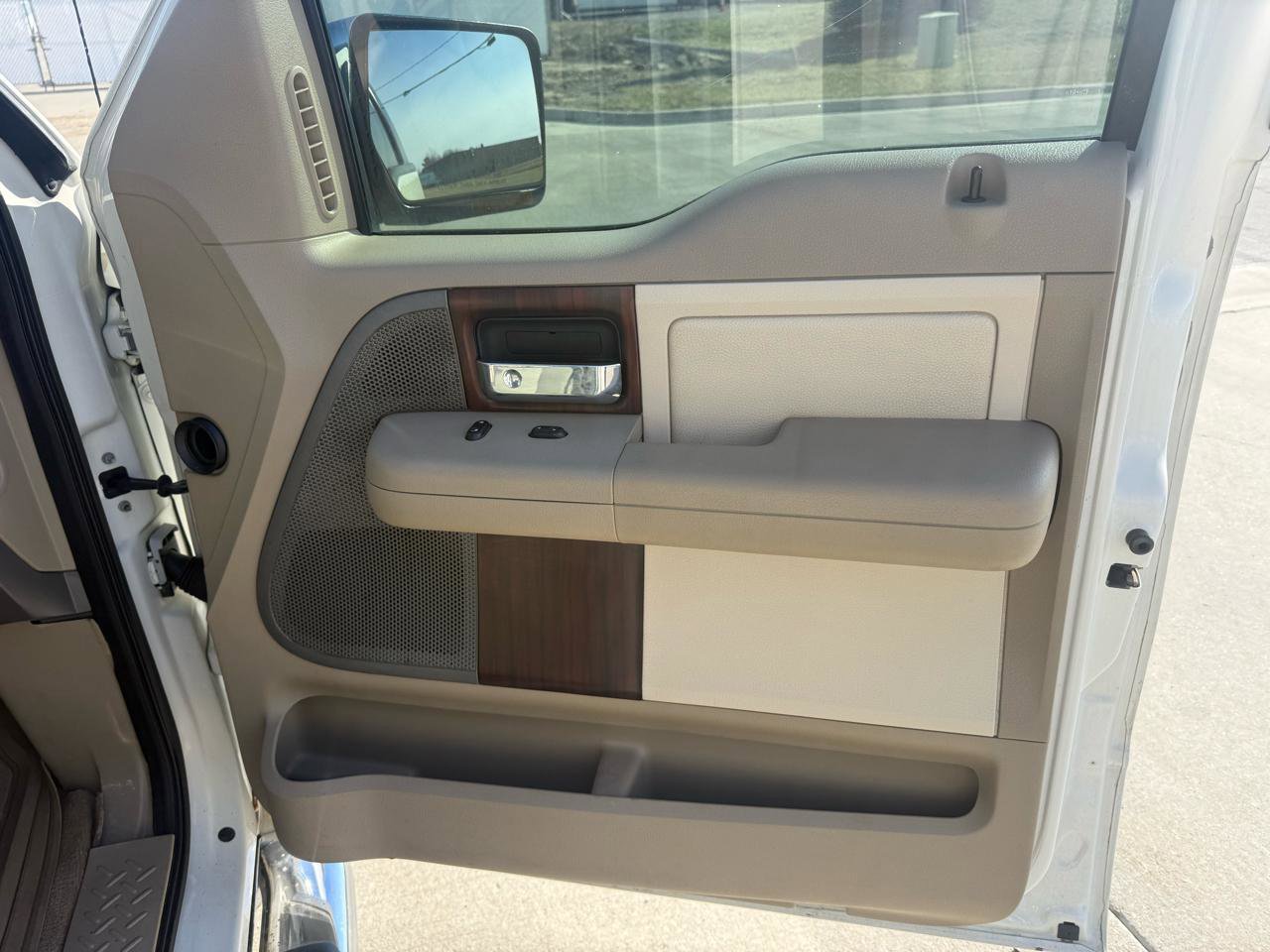 Used 2006 Lincoln Mark LT 4x4 image 23