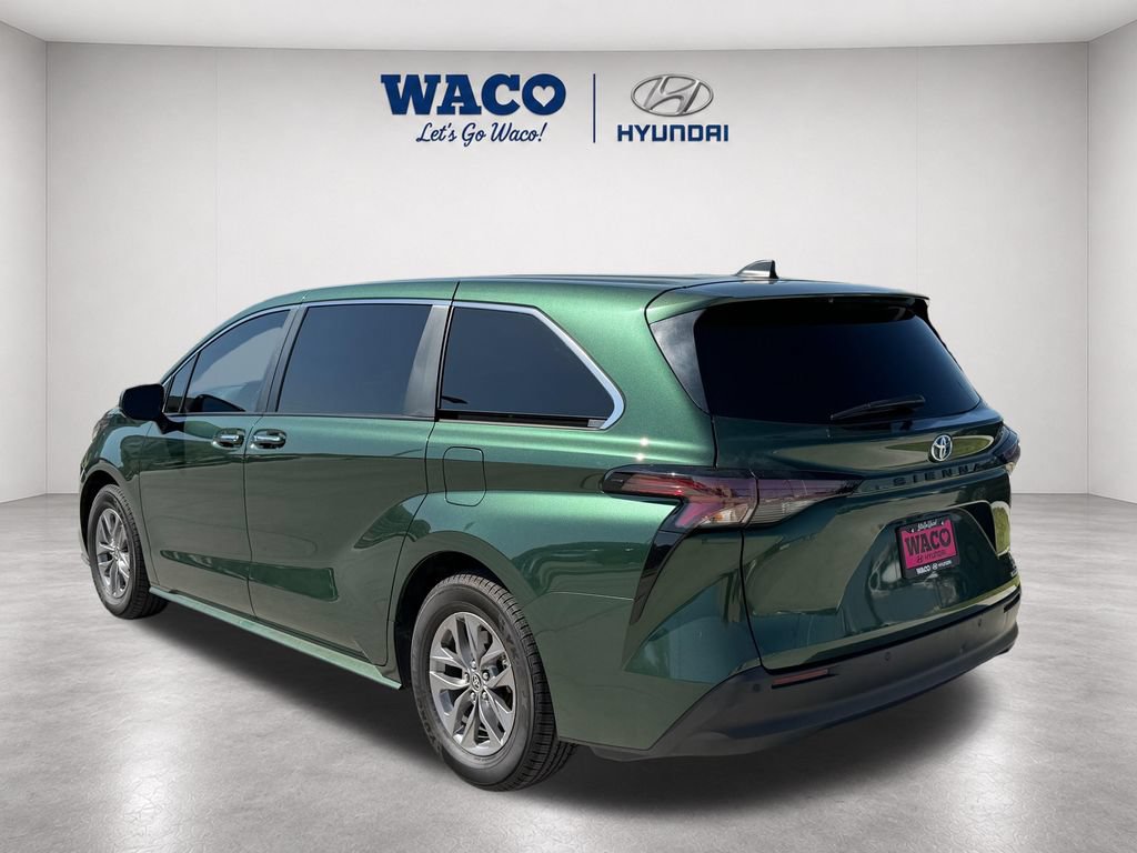 Used 2024 Toyota Sienna XLE FWD image 6