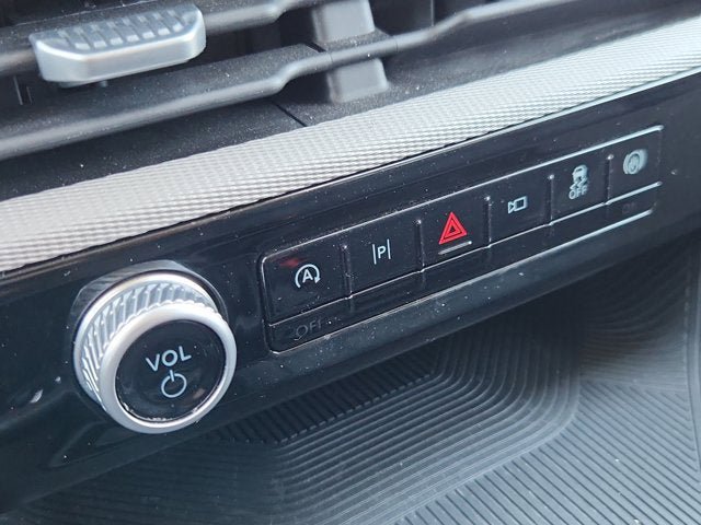 Used 2025 Ford Explorer Active AWD/4WD image 29