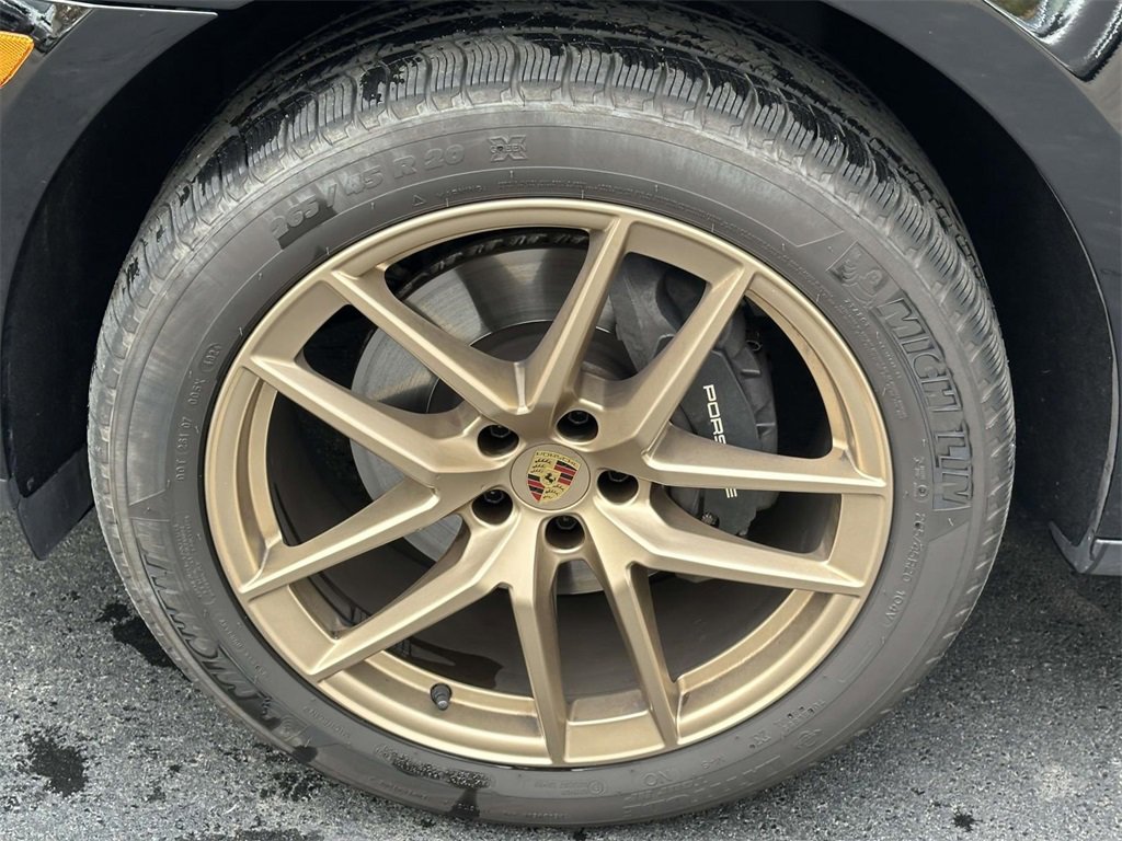 Certified 2025 Porsche Macan image 11