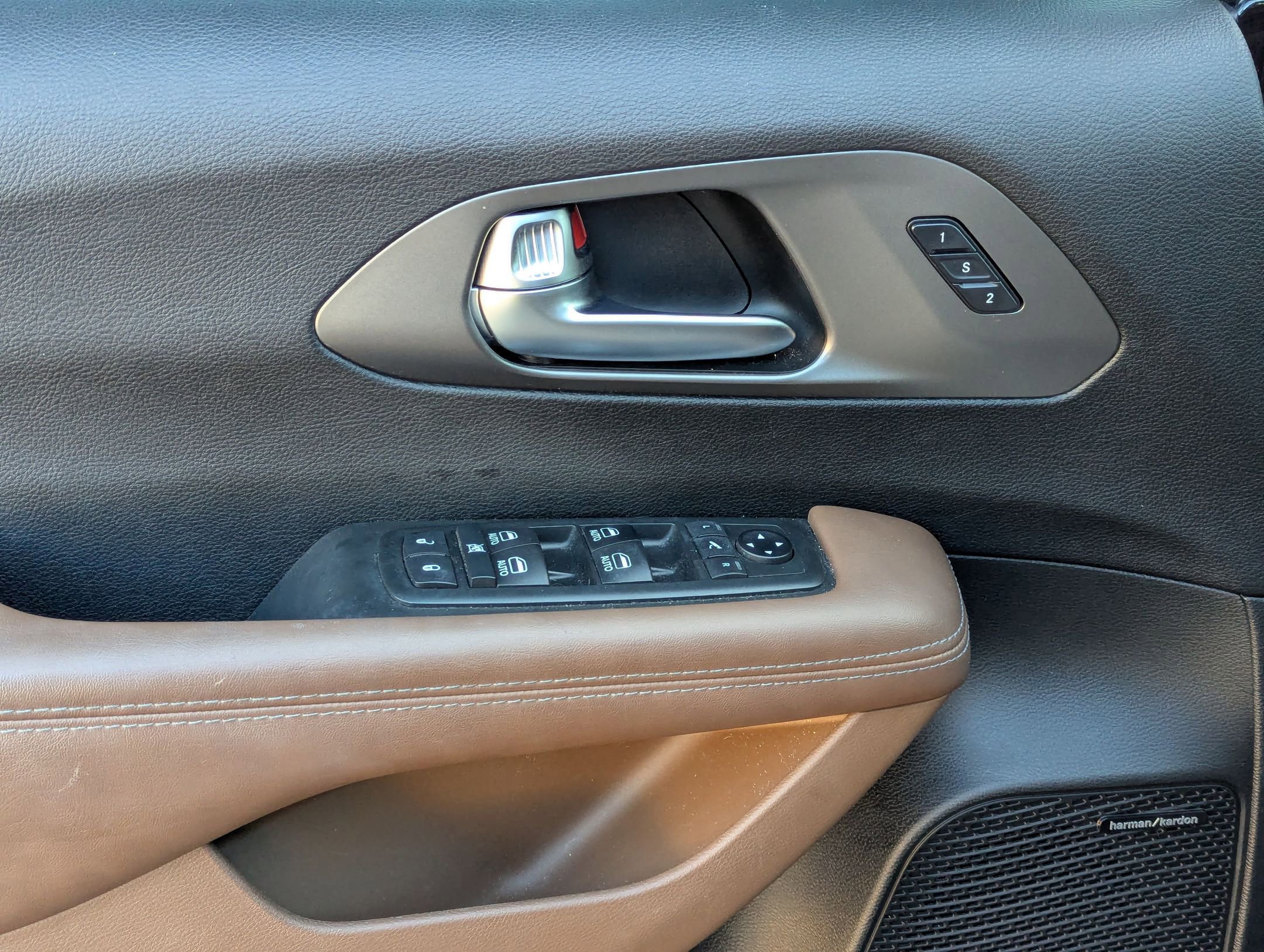 Used 2019 Chrysler Pacifica Limited image 12