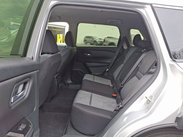 Used 2024 Nissan Rogue SV image 12