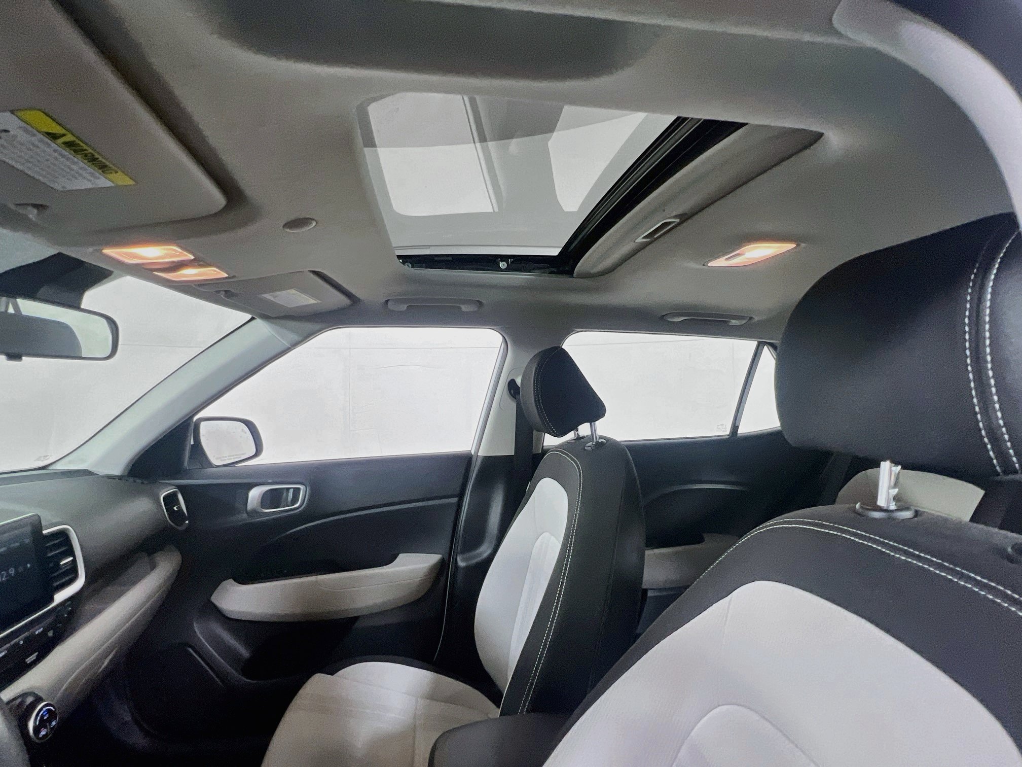Used 2023 Hyundai Venue SEL w/ Cargo Package FWD image 20