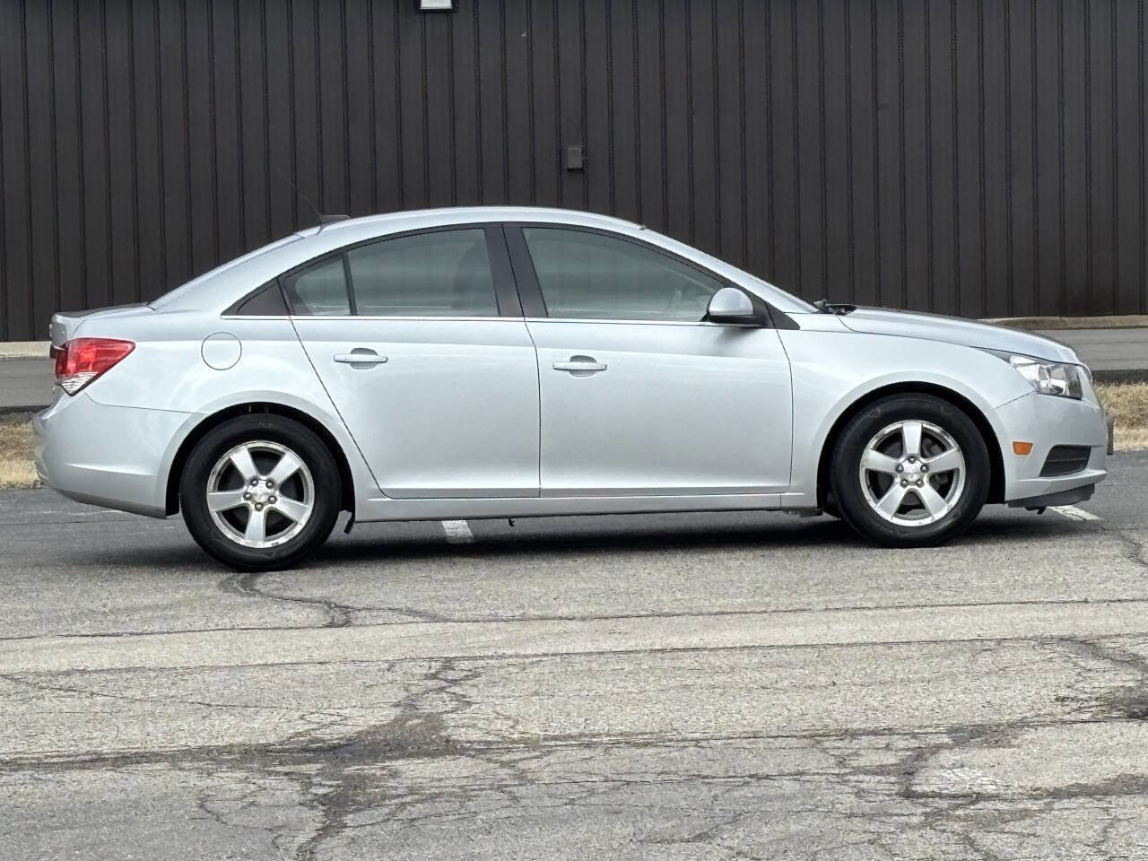Used 2014 Chevrolet Cruze LT FWD image 2