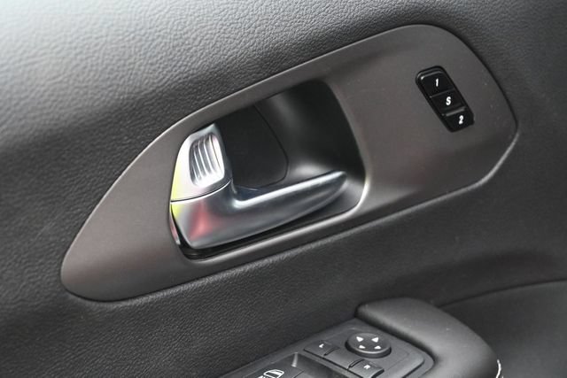New 2027 Chrysler Pacifica Select AWD/4WD image 12