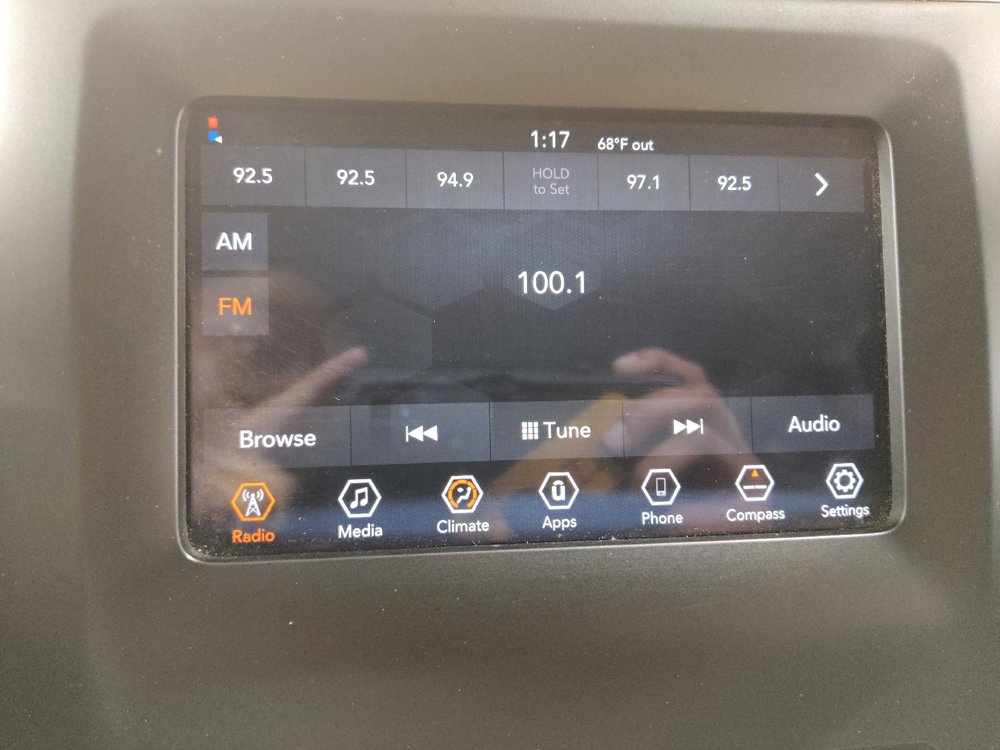 Used 2019 Jeep Cherokee Latitude w/ Popular Appearance Group FWD image 25
