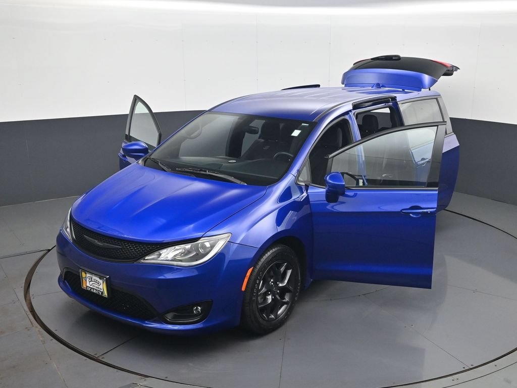 Used 2019 Chrysler Pacifica Touring Plus w/ S Appearance Package FWD image 32