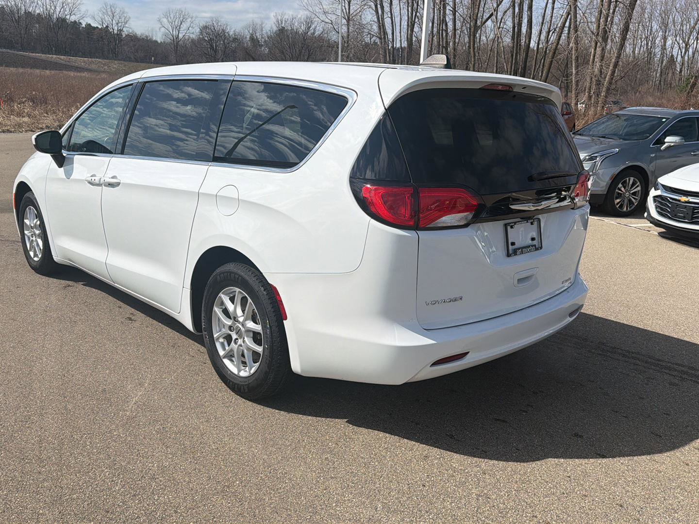 Used 2023 Chrysler Voyager LX image 3