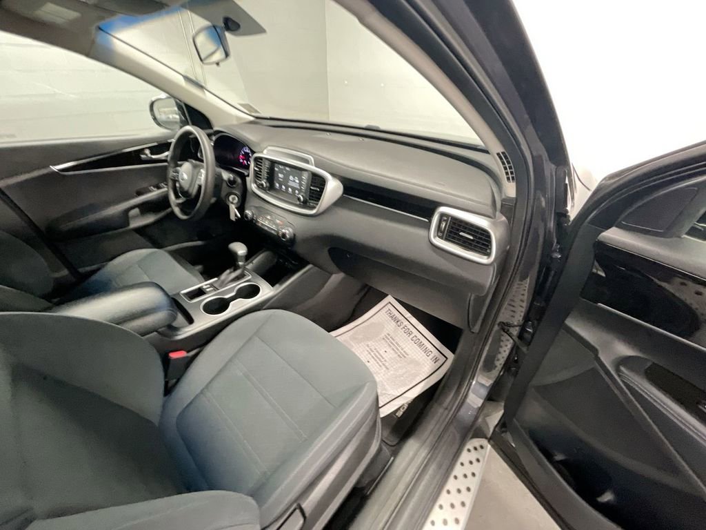 Used 2019 Kia Sorento LX image 26