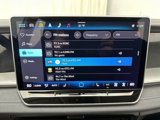 Certified 2025 Volkswagen Tiguan SE image 17