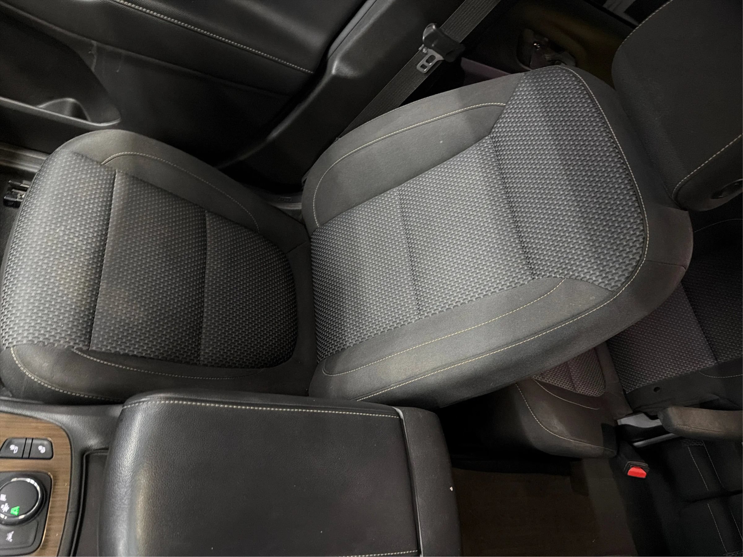 Used 2023 GMC Acadia SLE w/ Driver Convenience Package FWD image 16