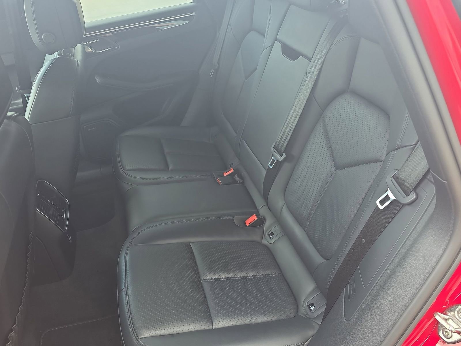 Certified 2022 Porsche Macan image 22