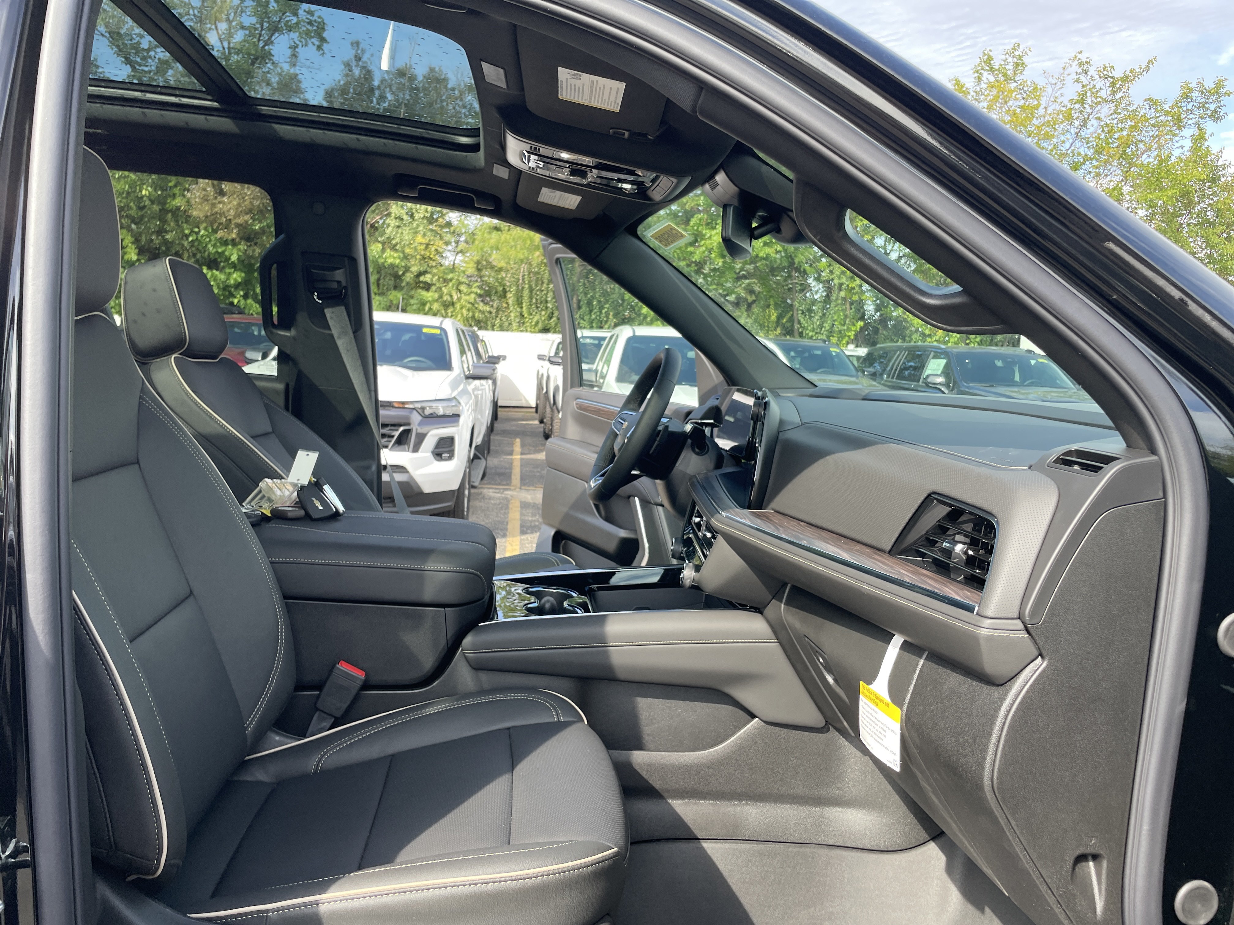 New 2026 Chevrolet Suburban Premier w/ Sun And Tow Package AWD/4WD image 33