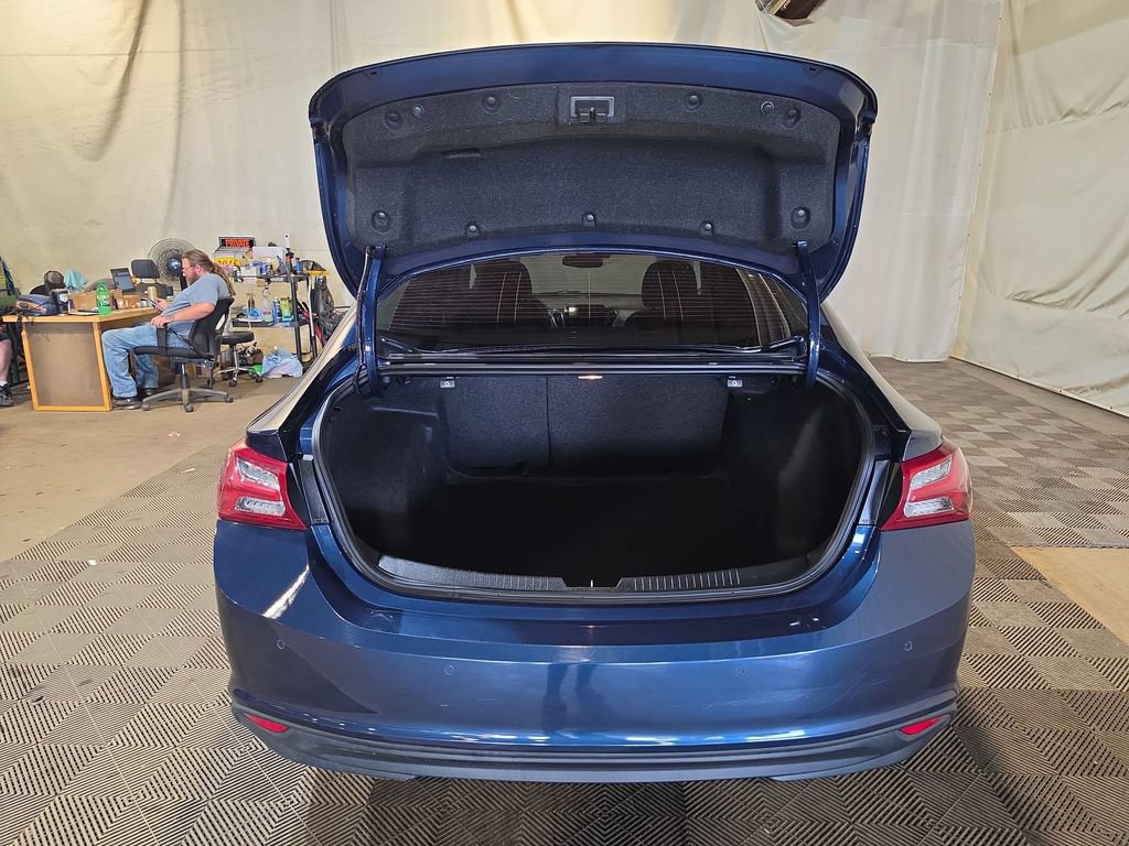 Used 2021 Chevrolet Malibu LT FWD image 19