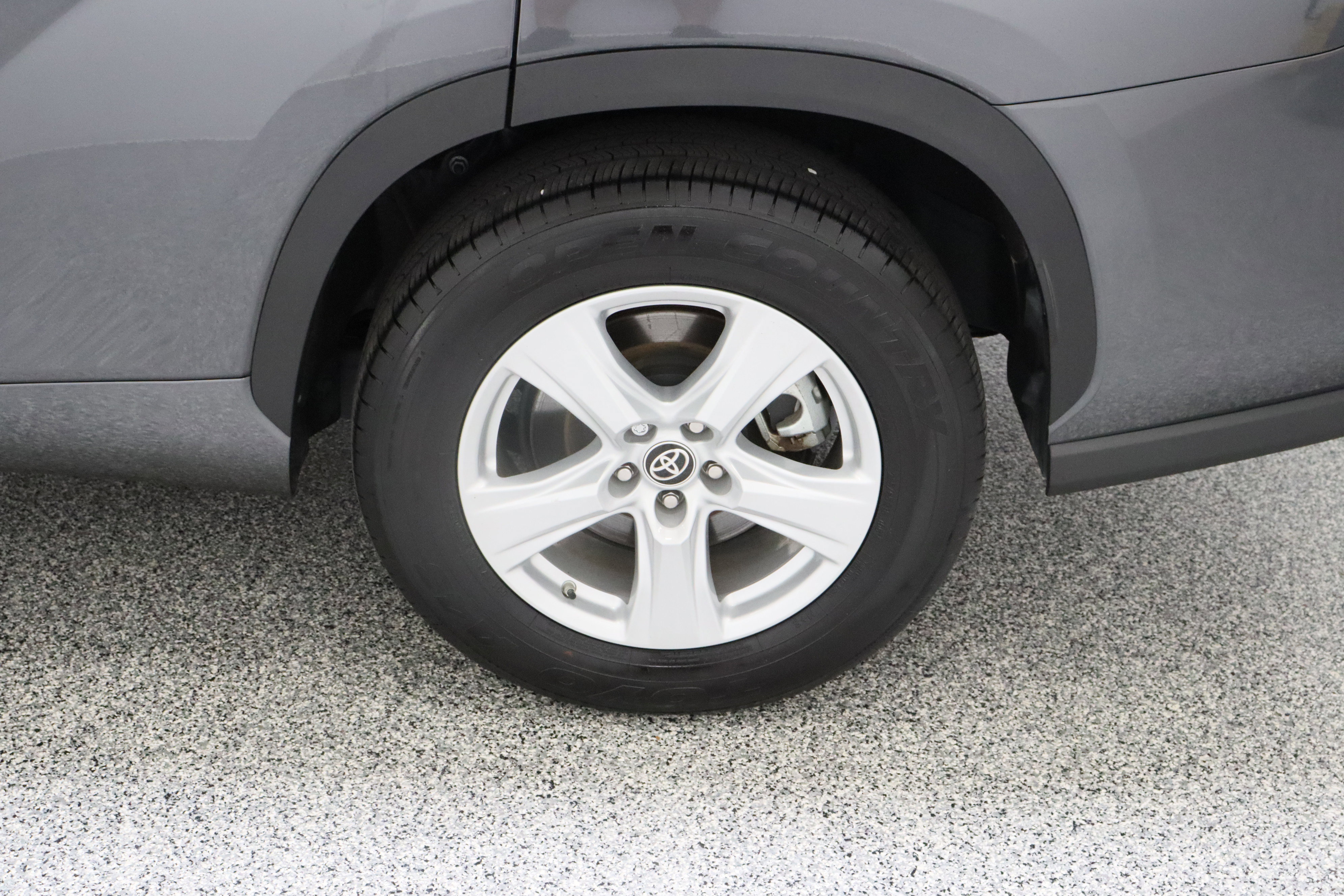 Used 2025 Toyota Highlander LE FWD image 10