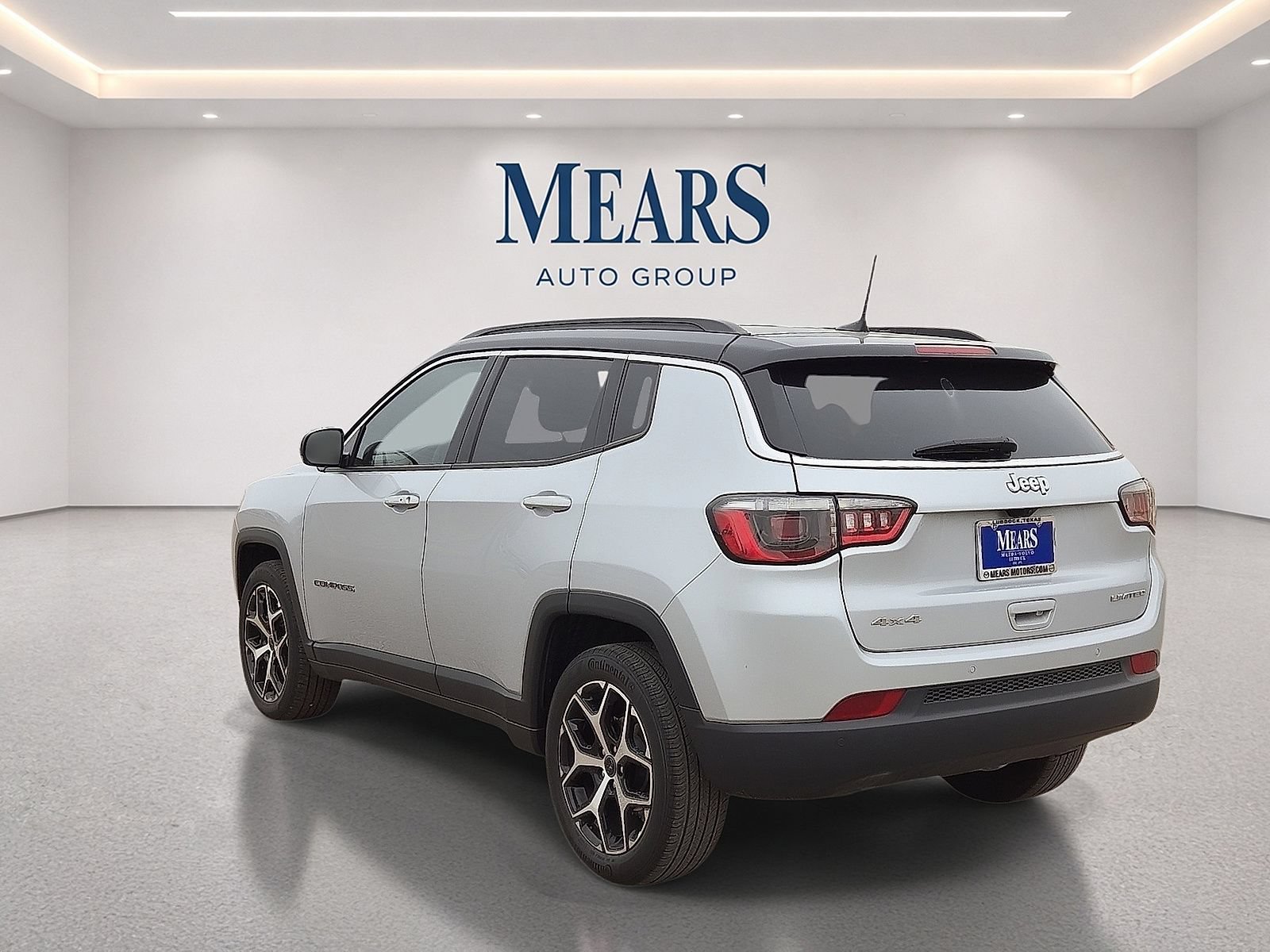 Used 2025 Jeep Compass Limited AWD/4WD image 3