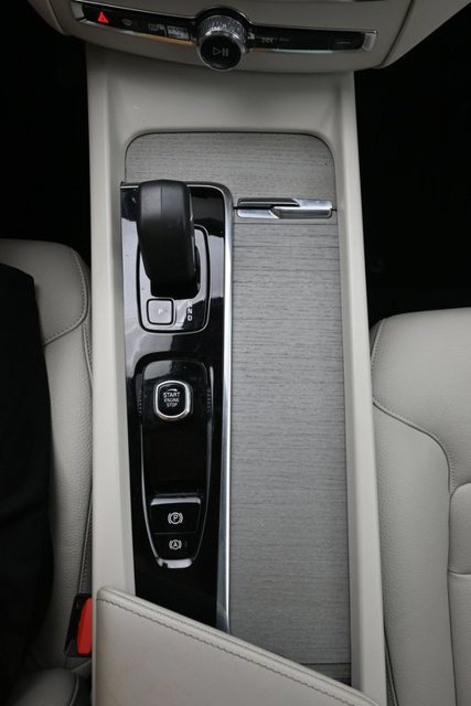 Used 2024 Volvo XC60 B5 Plus w/ Protection Package Premier AWD/4WD image 11