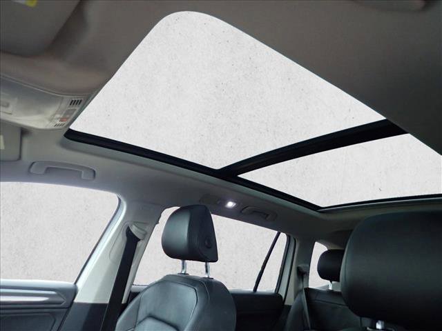 Used 2019 Volkswagen Tiguan SEL Premium image 15