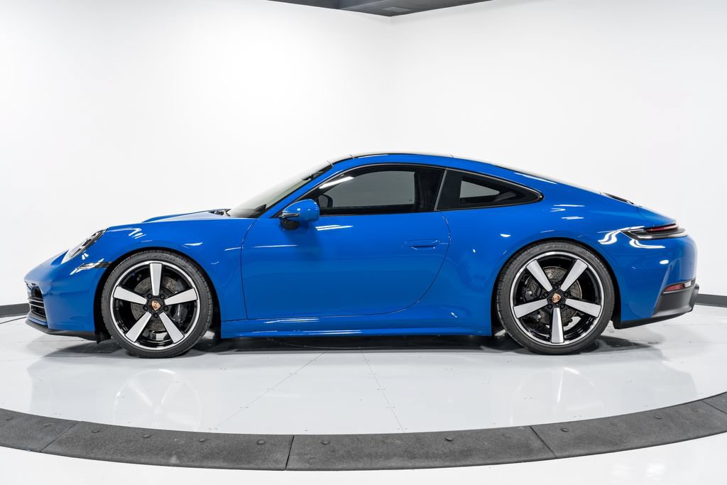Used 2025 Porsche 911 Carrera RWD image 6