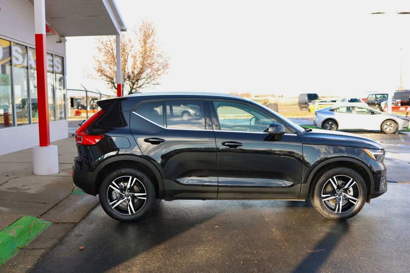 Used 2025 Volvo XC40 B5 Core image 4