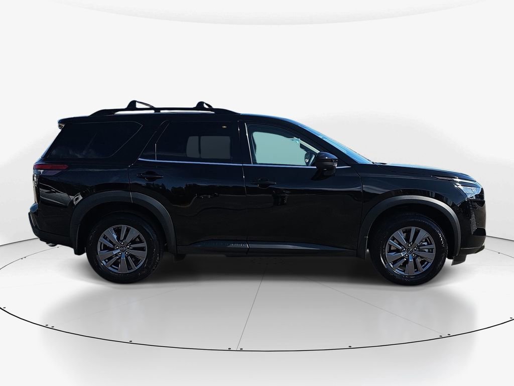 New 2026 Nissan Pathfinder Platinum image 2