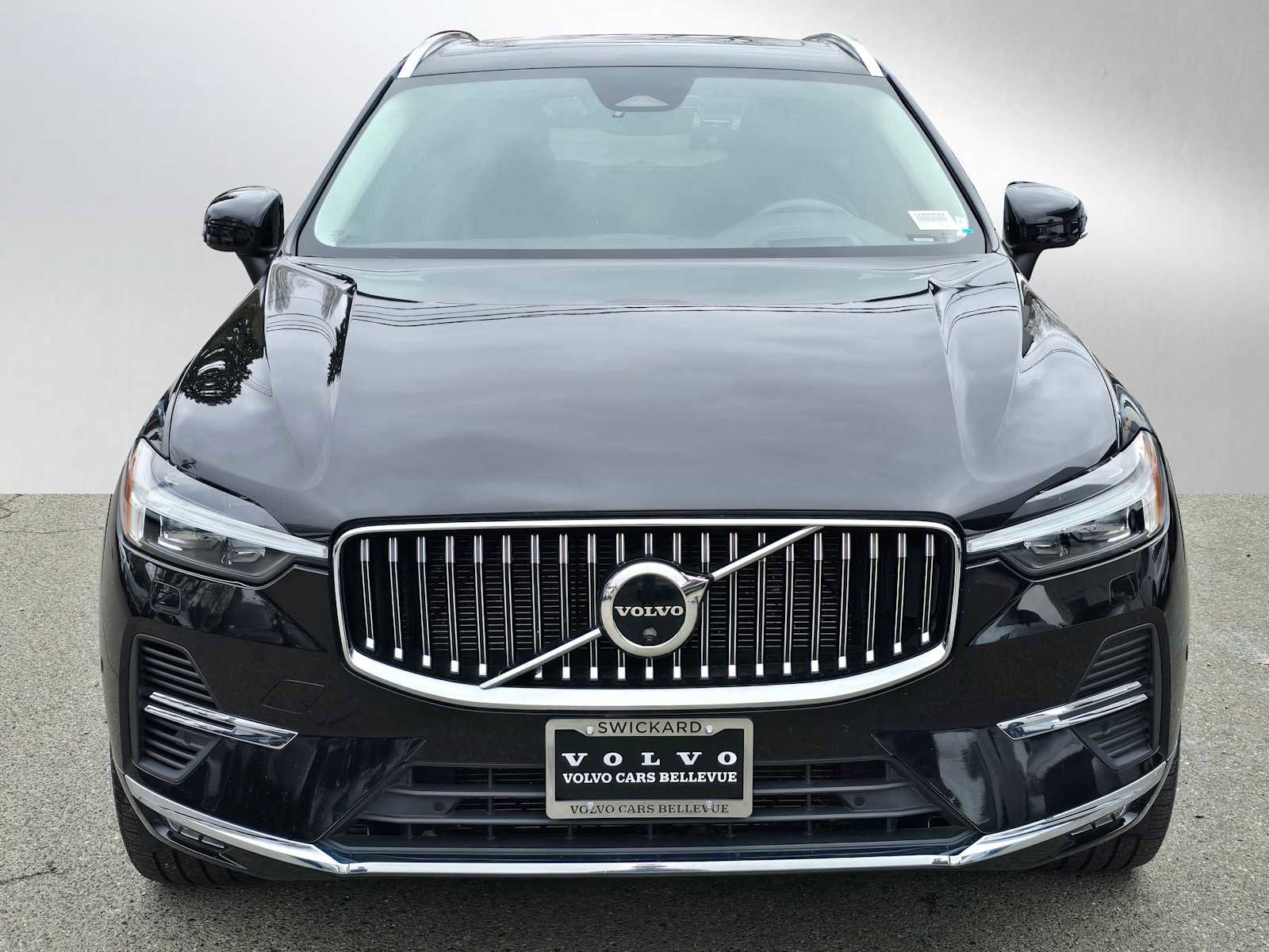 Certified 2023 Volvo XC60 B5 Ultimate w/ Climate Package image 9